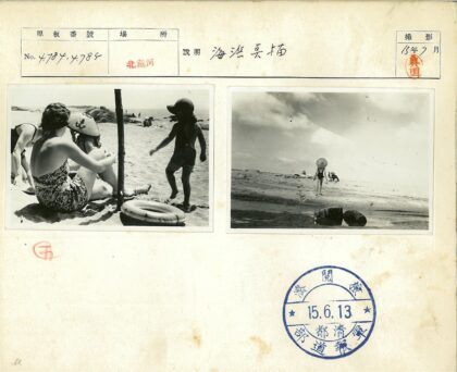 沙滩泳衣圆锥帽散步.jpg