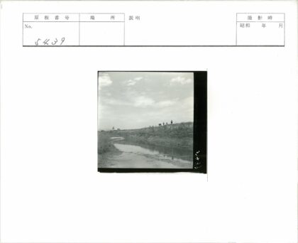 河岸倒影散步风光.jpg