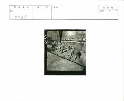 河岸清洁队扫路工作纪实.jpg