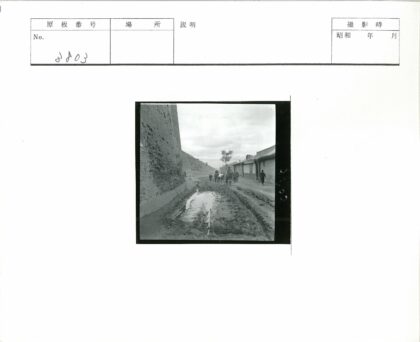 泥泞小路与骑马的旧时光.jpg