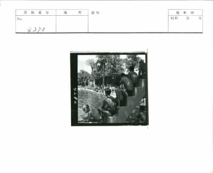 泳池跳台男孩夏日泳装.jpg