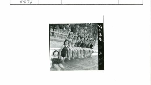 泳池边休闲夏日时光.jpg
