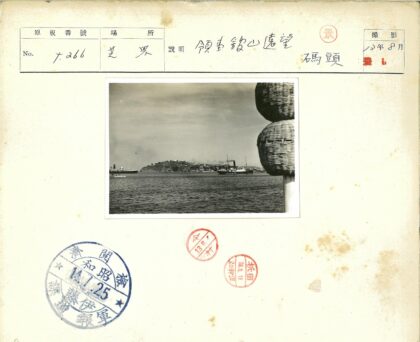 海岸线航行的船只与篮子.jpg