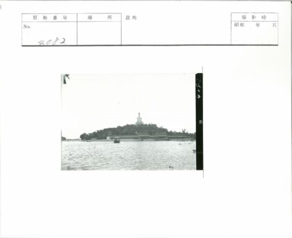 海滨宝塔与森林山景.jpg