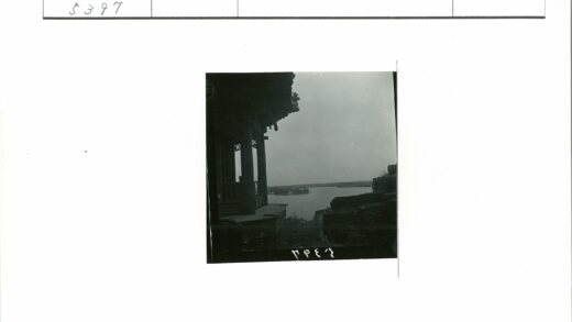 湖畔亭阁远眺山水景.jpg