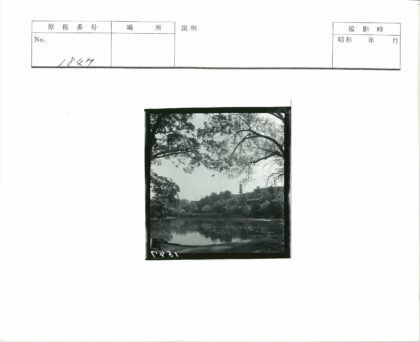 湖畔古建与自然风光.jpg