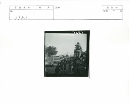 火车站旁士兵与火车旧景.jpg