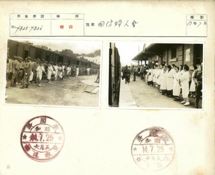 火车站站台上的士兵与人群.jpg