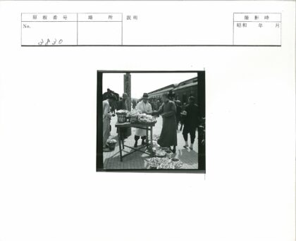 火车站站台农产品摊贩场景.jpg