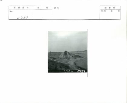 田野土丘与木棚风光.jpg