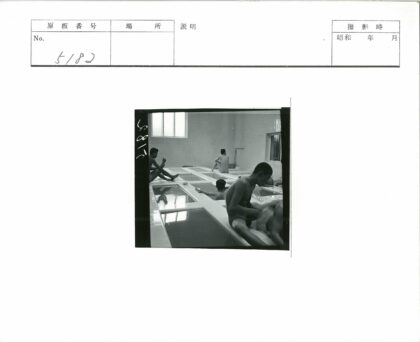 男子室内洗浴场景.jpg