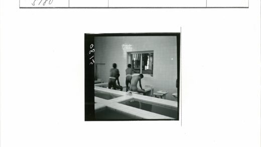 男子澡堂洗衣旧时光.jpg