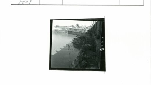 石墙草地河流乡村景.jpg