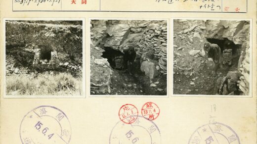 矿工推矿车出隧道工作照.jpg