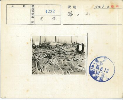 码头工人与扫帚堆的船只背景.jpg