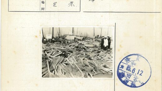 码头工人与扫帚堆的船只背景.jpg