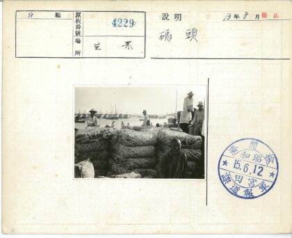 码头编织篮与船只.jpg