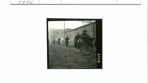 砖墙鹅卵石街道黄包车.jpg