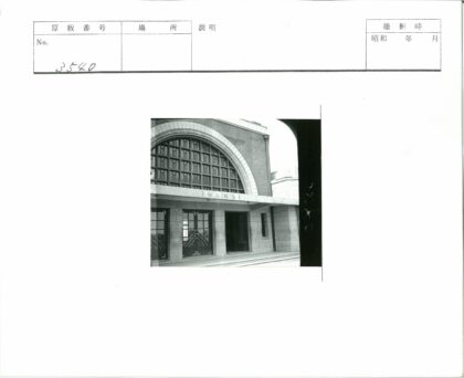 砖石建筑拱形入口立面.jpg