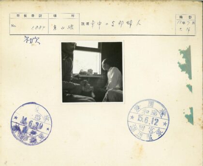 窗边茶桌对话.jpg