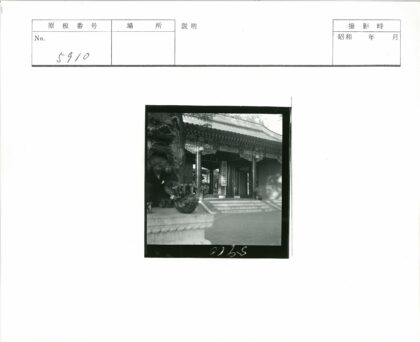 精美石狮守护华丽建筑入口.jpg