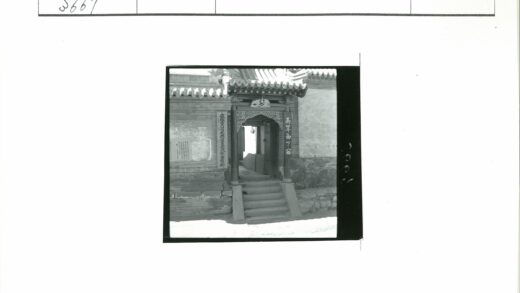 精美雕刻砖墙建筑入口.jpg