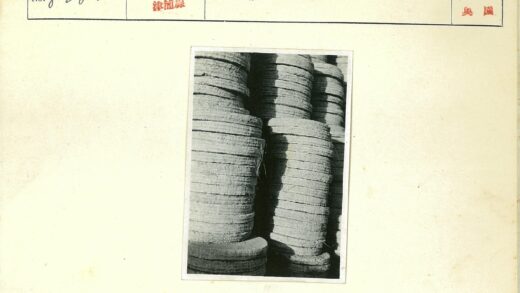 紧密堆叠的圆盘照片.jpg