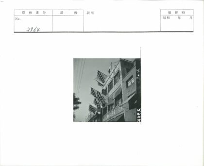 繁华街景与多层建筑风貌.jpg