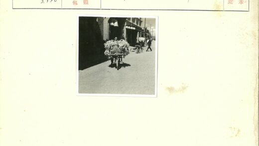 繁华街道手推车送货场景.jpg