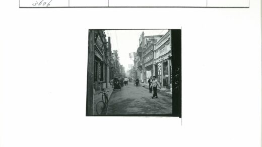 繁华都市街景与多元文化风貌.jpg
