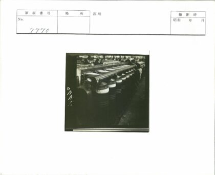 纺织工厂纺纱机与线卷实景.jpg