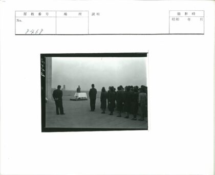 群众集会听演讲现场.jpg