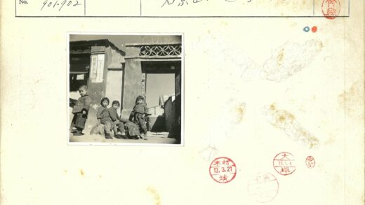 老房子外四童与石sunnyday.jpg