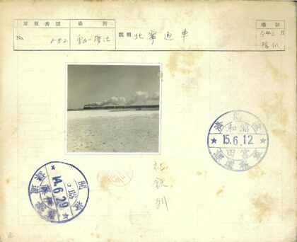 蒸汽火车穿越贫瘠之地.jpg