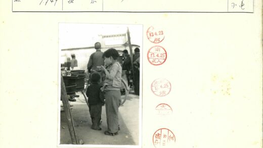 街头孩童的碗筷时光.jpg
