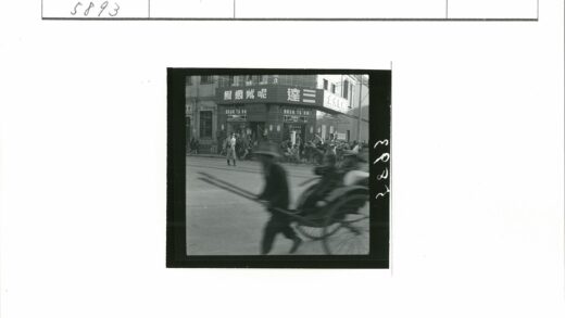 街景人力车与标志建筑.jpg