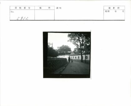 装饰墙小路亲子漫步.jpg