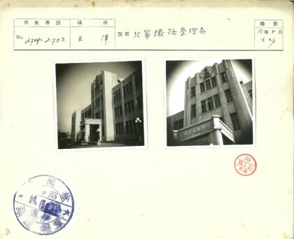 装饰艺术风格建筑与老爷车街景.jpg