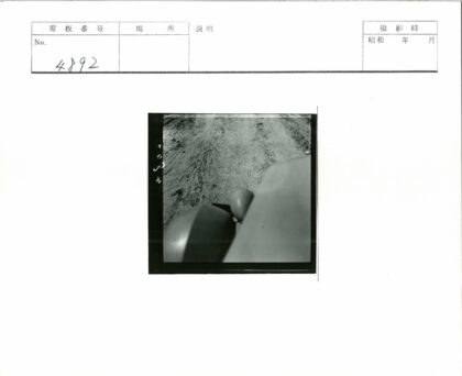 越野车土路轮胎痕迹特写.jpg