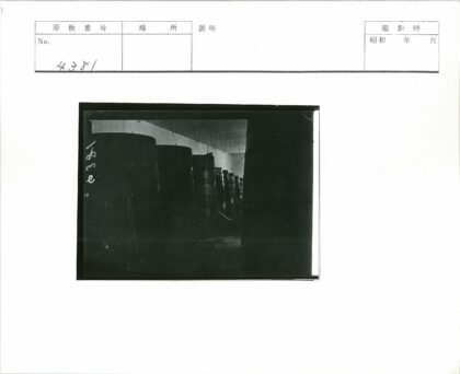 酒窖大桶与天花板挂钩.jpg