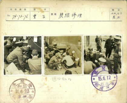 铁路检修员检查火车车厢底部.jpg