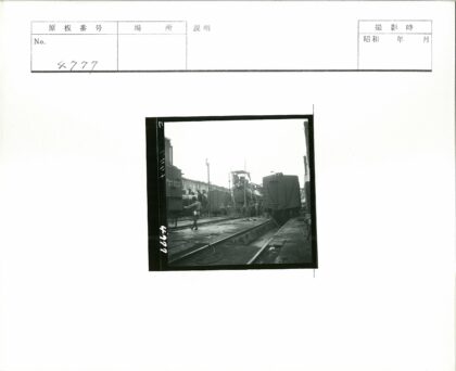 铁路车场工人忙碌工作场景.jpg