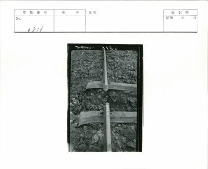 铁路轨道破损黑白照.jpg