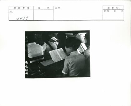 长椅阅读时光.jpg
