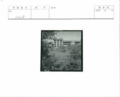 阳光花园与多层建筑景观.jpg