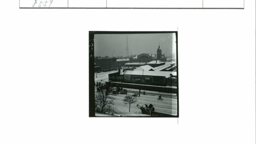 雪中街景行人车马工业建筑.jpg