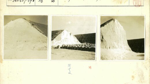 露天采石场白色材料与麻袋堆放.jpg
