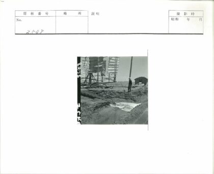 风车水渠田园风光.jpg