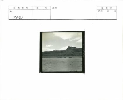 马车队穿越山川河流.jpg
