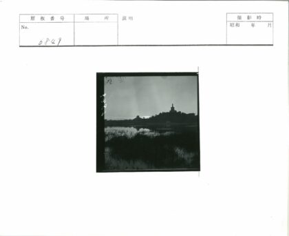 黄昏山间佛塔倒影.jpg